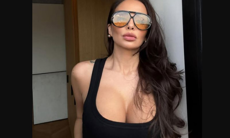 Николета напомни за формите си от Париж